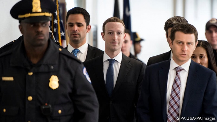 Mark Zuckerberg durante los juicios por la manipulación de información en elecciones.