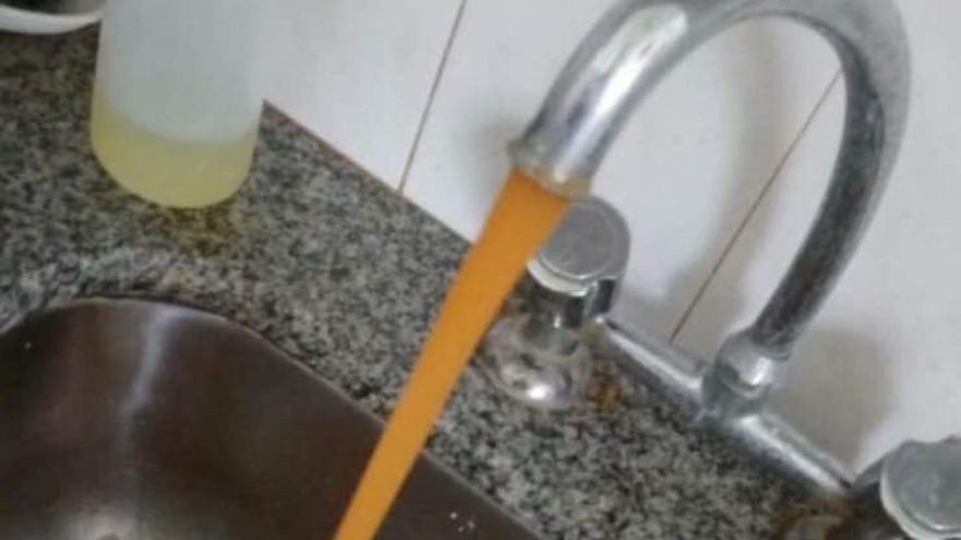 La Costa, inhabitable: El agua de las casas de Santa Teresita sale naranja