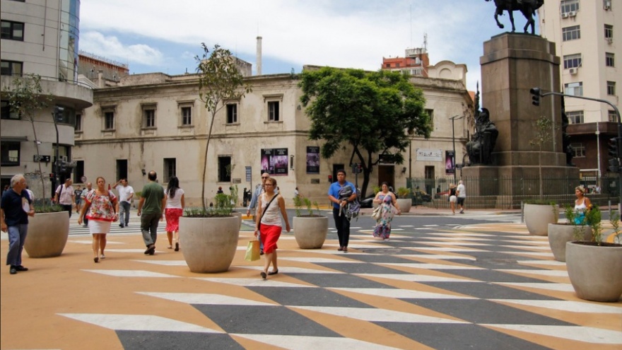 Polémica en CABA por el gasto de 51 millones de pesos en macetas para “traffic calming”