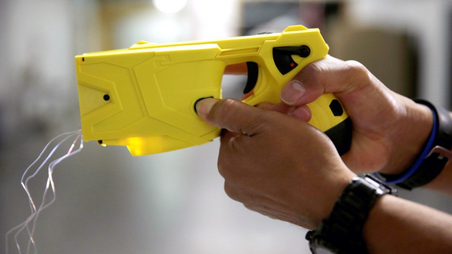 El nuevo negocio del gobierno: 30 mil pesos es el costo de cada tiro de las pistolas Taser