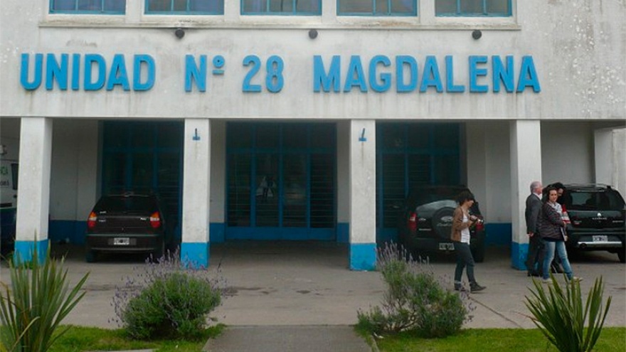 Magdalena: Denuncian que en el penal 28, un preso maneja los sellos de los médicos