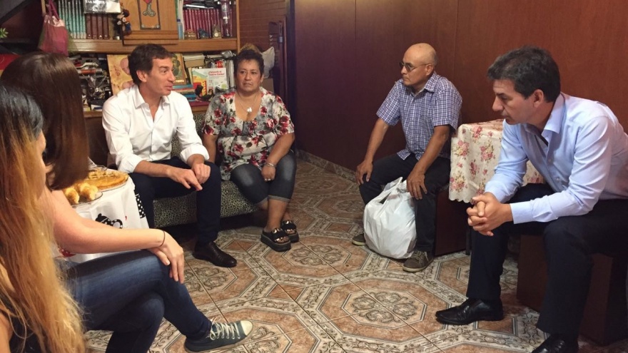 Santilli aseguró gastar 14 millones en refrigerios para vecinos, pero sólo les invita café y agua