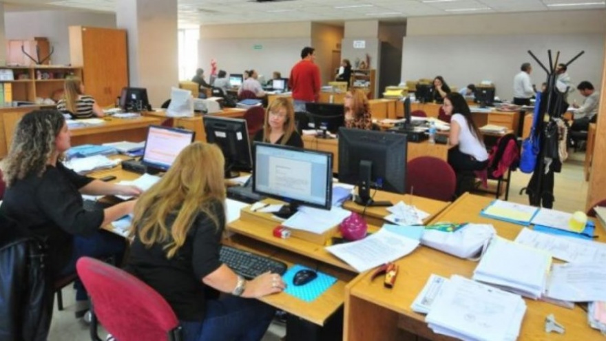 Contratados en alerta: Precarización y fraude laboral a la ley de Empleo Público bonaerense