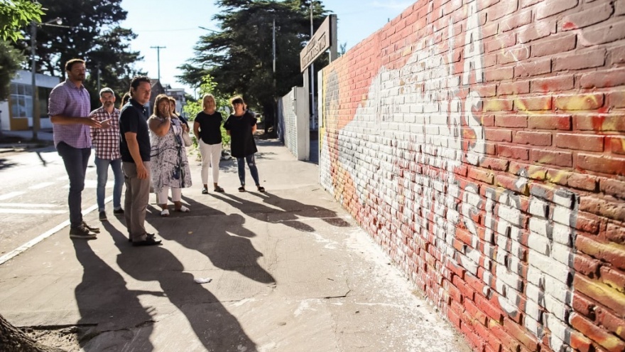 Martín Yeza indignado: Le pidieron un subsidio para un mural pero no le gustó el mensaje que pintaron