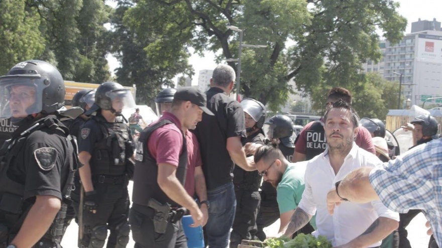 Un diputado fue gaseado en represión a los trabajadores de la tierra: “No hubo ninguna orden judicial”