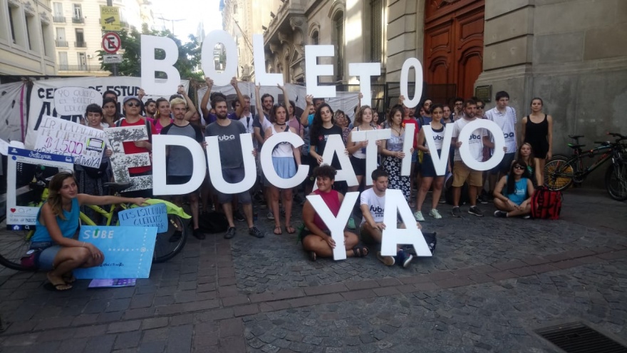 No pueden enfrentar los aumentos en el transporte y abandonan sus estudios