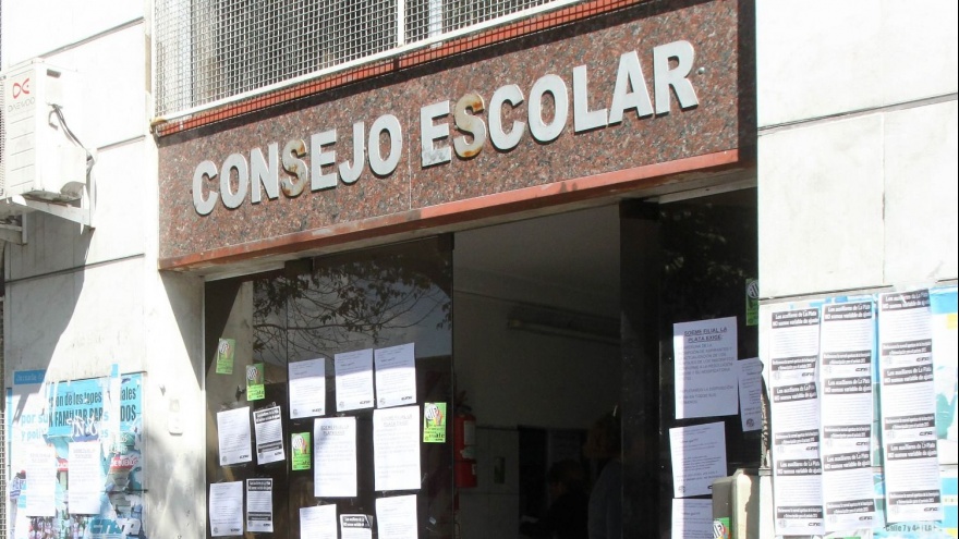Tire y afloje: Ahora vuelven a echar a Arturo Chueco del Consejo Escolar