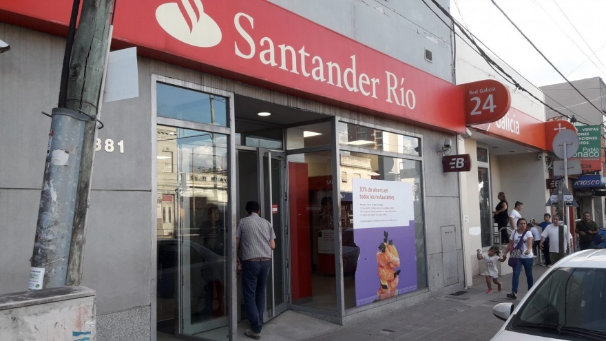 Varela insegura: Robaron Banco Santander y la oposición cuestiona la política de seguridad