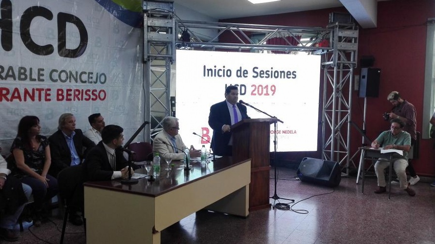 Nedela destacó la reactivación del puerto y apuntó a los candidatos que no viven en la ciudad