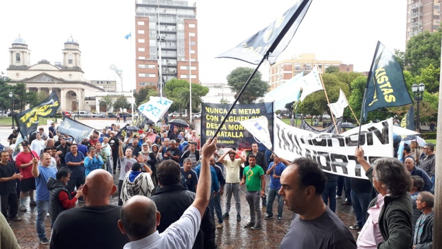 Los taxistas salen a las calles para frenan a Uber