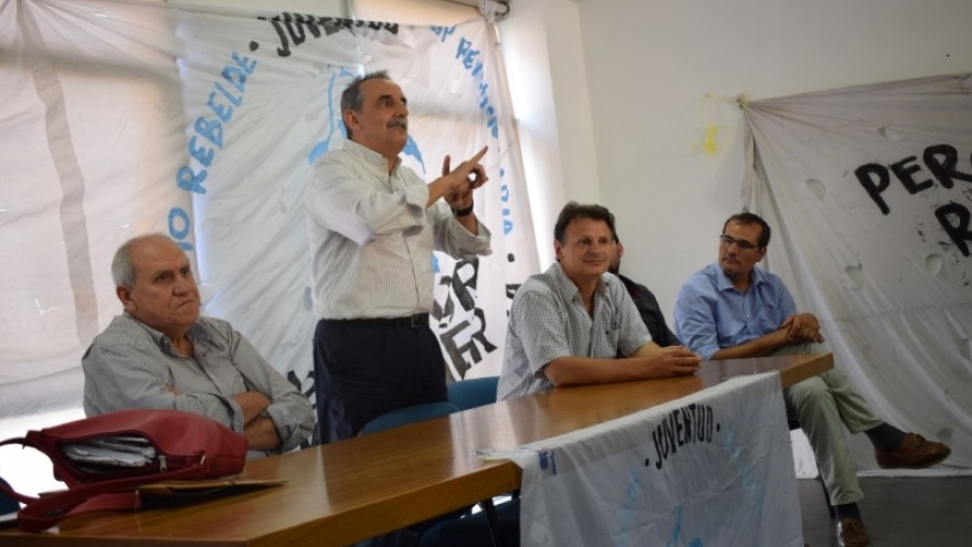 Guillermo Moreno visitó el PJ La Plata e insistió: “Los que tienen para hacer son los radicales”