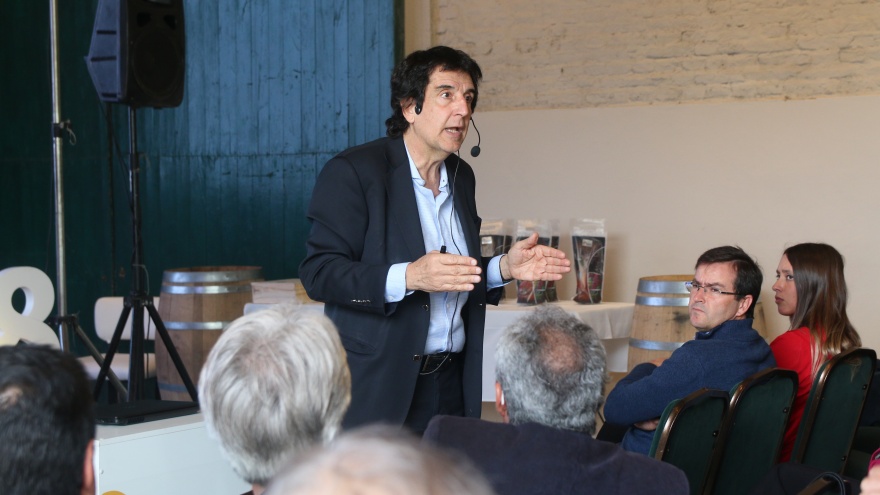 Para ganar las elecciones y no “despertar al indio”, Melconian recomendó cumplir con el FMI