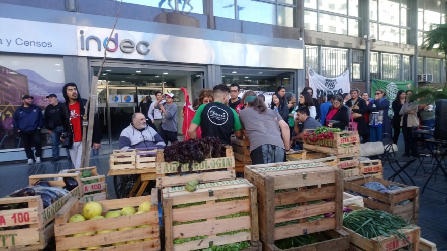 Con el apoyo del “verdurazo”, los empleados del Indec piden una recomposición salarial del 19 por ciento