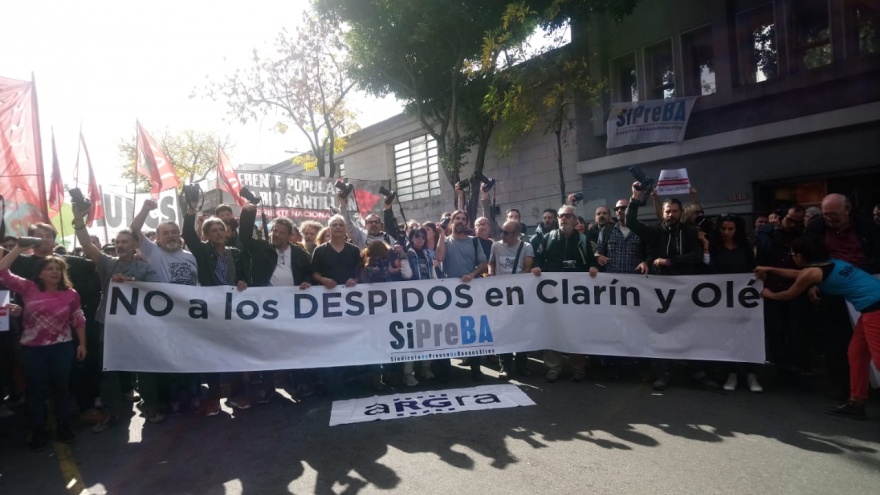 Clarín no quiere reincorporar a los 65 trabajadores: “La justificación es de reestructuración”
