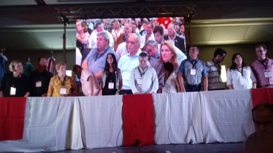 Con críticas al Pro y a la fórmula de CFK, la convención radical bonaerense ratificó la alianza Cambiemos