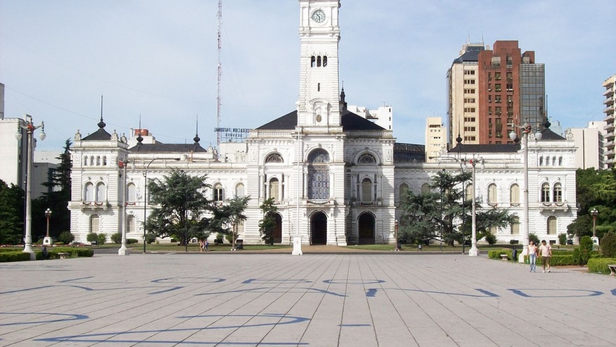 Conmoción en un sector de la oposición platense por los resultados de una encuesta propia