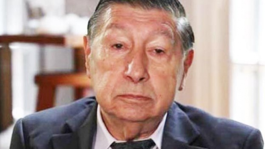 Esparcieron las cenizas de Mario Benjamín Menéndez en Malvinas y prevén un conflicto diplomático