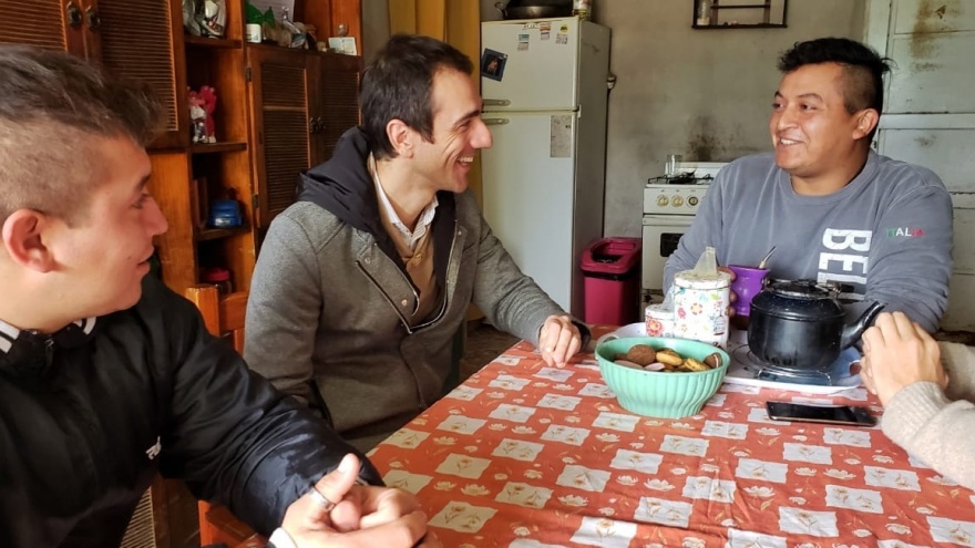 Junín: A través de una funcionaria candidata, Petrecca regala electrodomésticos entre los más necesitados