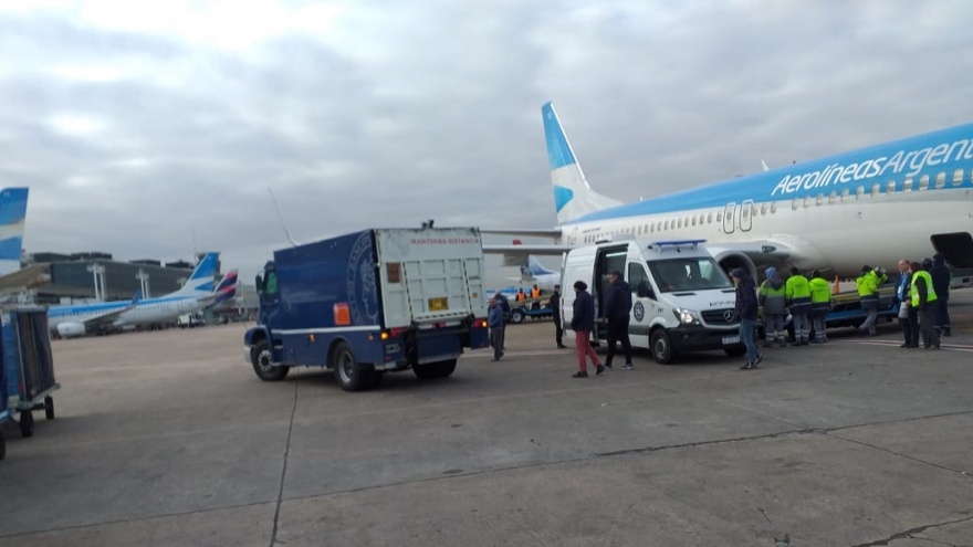 Denuncian inquietante movimiento de camiones de caudales en el aeropuerto de Ezeiza