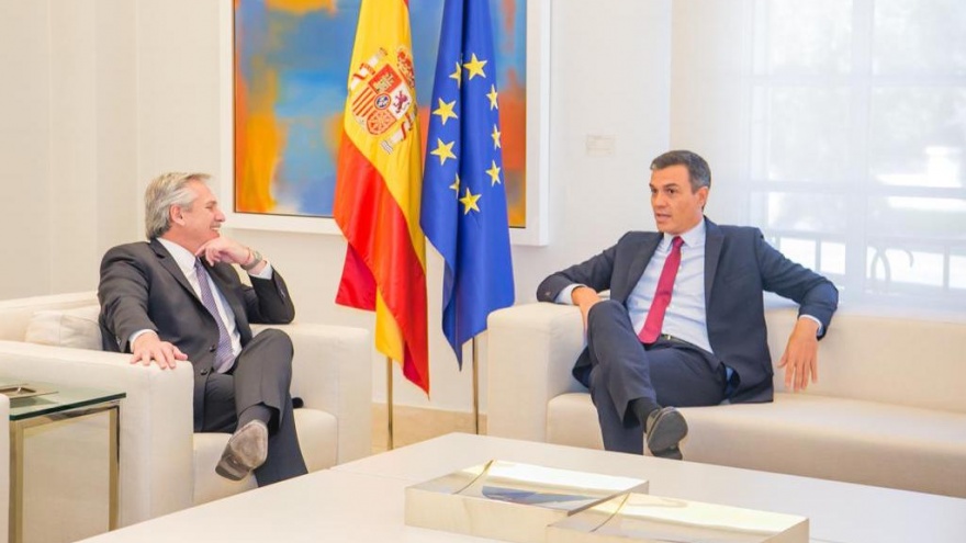 Alberto Fernández, con trato presidencial en España