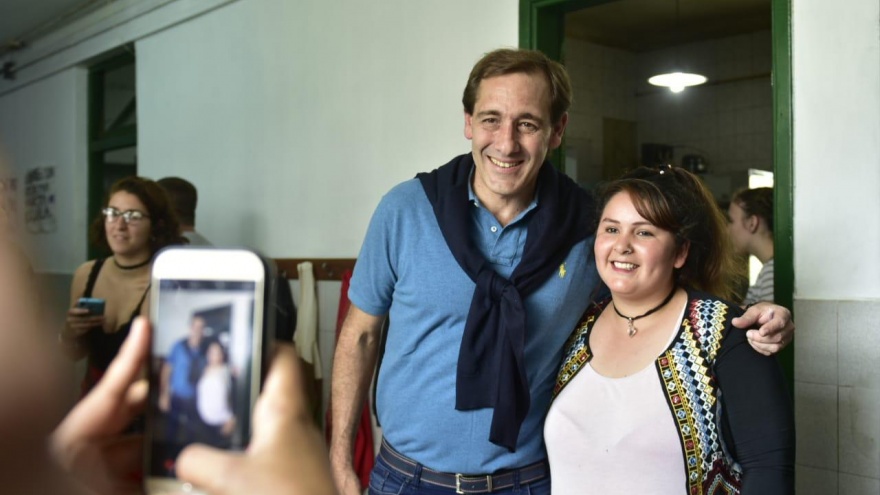La Plata: Garro emitió su voto y denunció el destrozo masivo de sus boletas