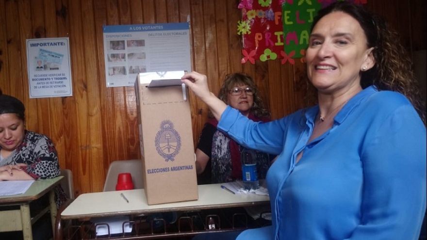 Gabriela Michetti emitió su voto: “Mauricio se metió en la campaña con cuerpo y alma”