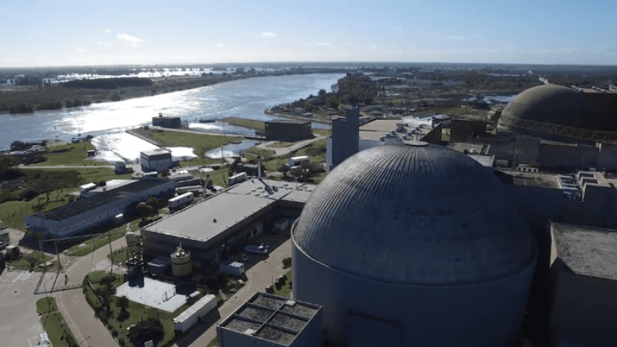 A pedido de Pérez Companc, fusionan CONUAR y FAE, paralizando proyectos y despidiendo trabajadores