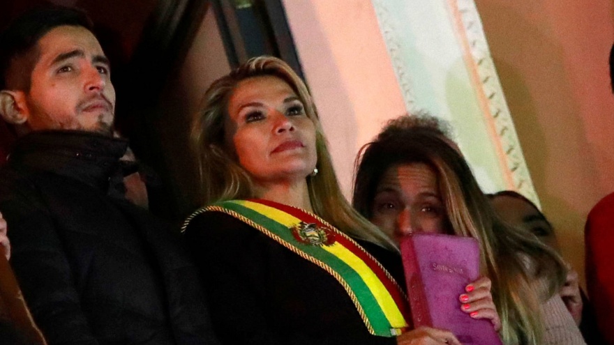 Jeanine Añez agredió a Alberto Fernández y le dio un ultimátum a Macri