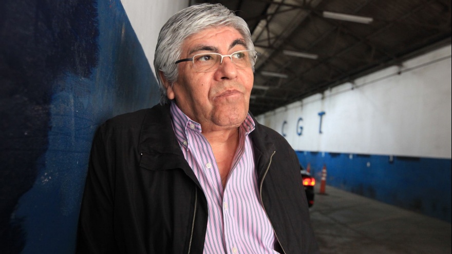 Hugo Moyano: Entre las deudas de Independiente y decenas de cheques rechazados