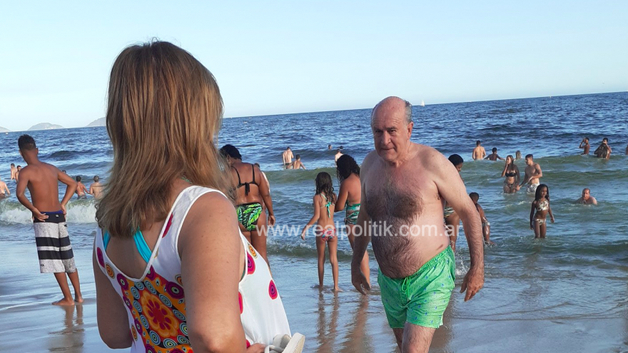 A pesar del dólar turista, ​​​​​​​Oscar Parrilli vacaciona en el exterior