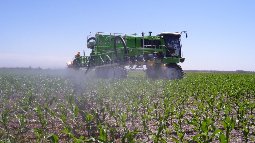 Sin soluciones para el manejo de envases, el gobierno de La Pampa prohibió la venta de agroquímicos