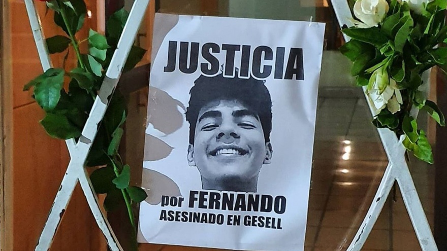 Insólito: Gesell patrocina “El arte de vivir” como respuesta al crimen de Fernando