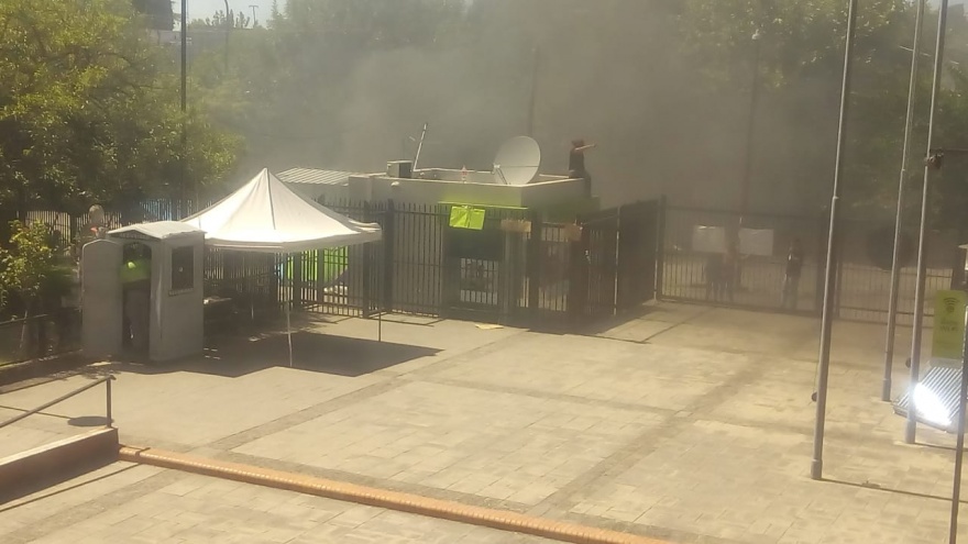 Quilmes: Militantes defraudados con Mayra Mendoza queman gomas en la puerta de la municipalidad