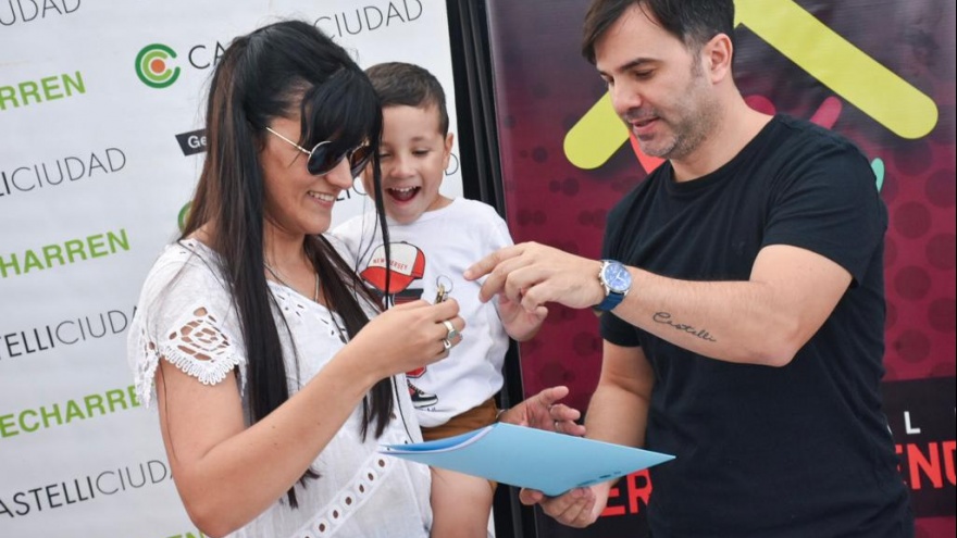 Castelli: Incorporan internet en viviendas municipales