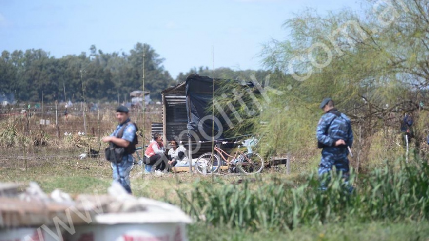 Ante la inacción de la Justicia y la AABE, 400 familias tomaron predios fiscales en Los Hornos