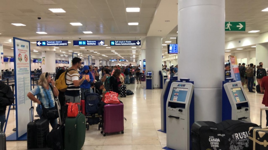 Argentinos varados en Cancún esperan respuestas de Copa Airlines y el gobierno argentino