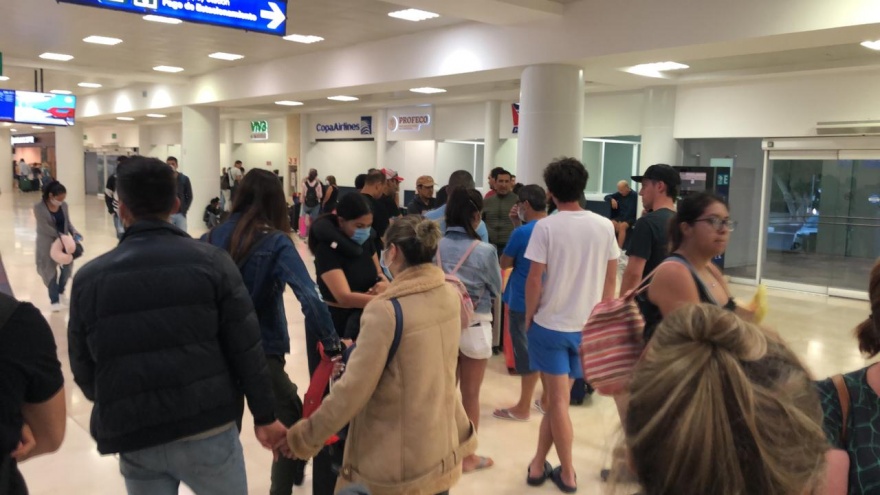 Argentinos varados en Cancún esperan respuestas de Copa Airlines y el gobierno argentino