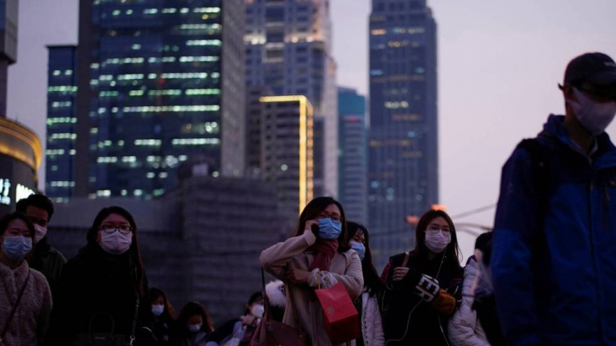Crecen las críticas a la cuarentena: Piden imitar el modelo japonés