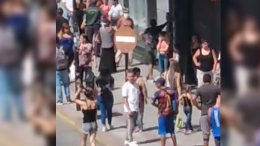 Descontrol en Ensenada: Centenares de vecinos violaron la cuarentena