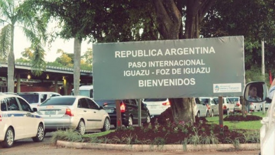 A pesar del cierre de fronteras, denuncian el ingreso de argentinos por Iguazú
