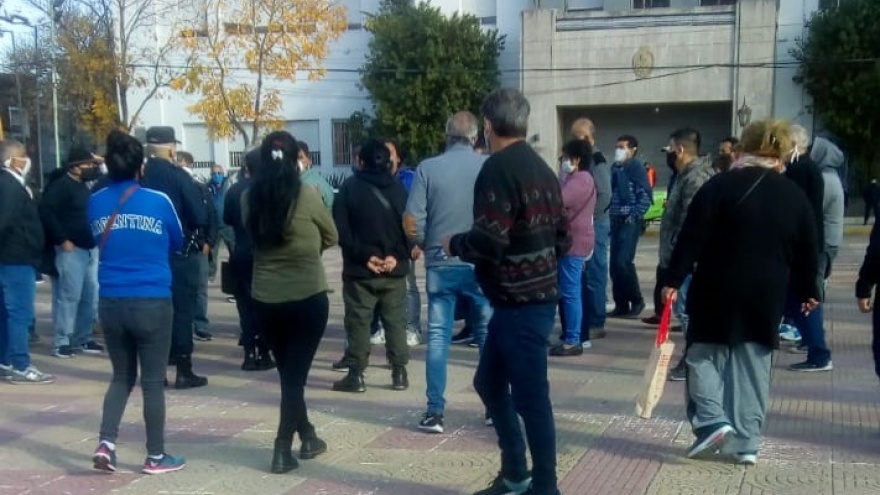 Lomas de Zamora: Feriantes rompieron el aislamiento exigiendo al municipio la apertura de actividades