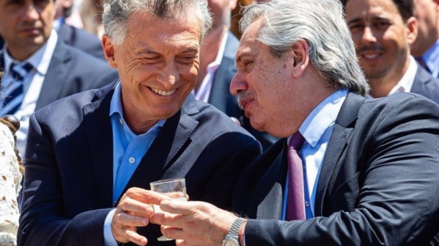Alberto Fernández se aleja del peronismo y reparte cargos entre dirigentes de Juntos por el Cambio