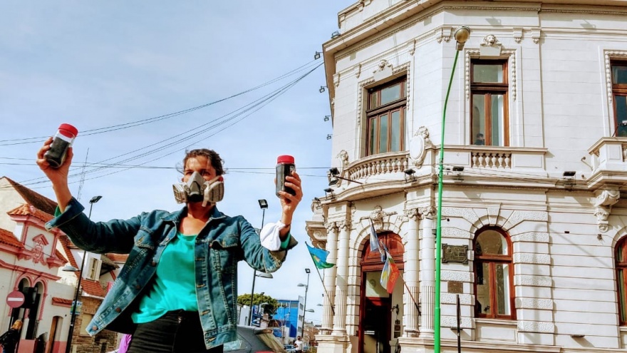 Contaminación en Ensenada: En la puerta del municipio, denunciaron “complicidad” entre Secco y COPETRO