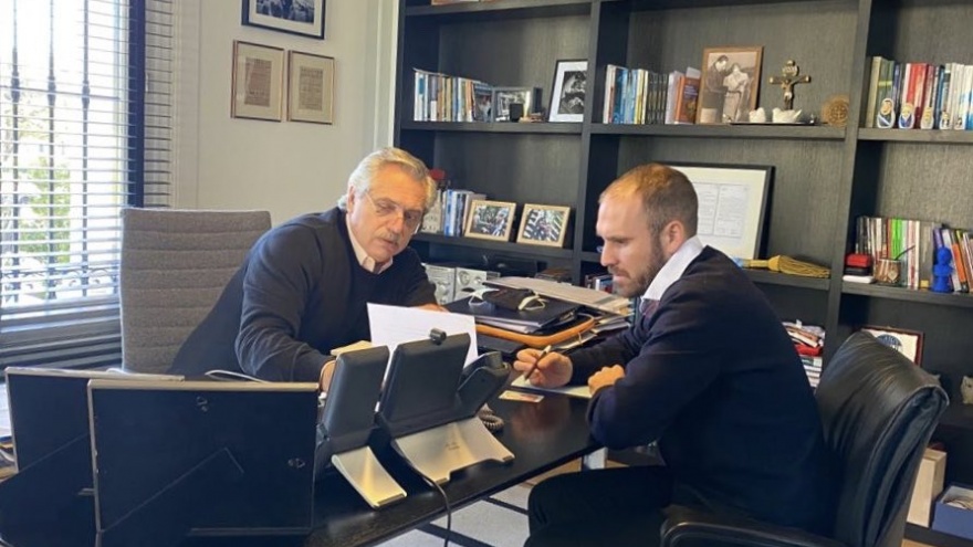 Deuda y cuarentena, el cóctel que dejó en jaque a la economía argentina
