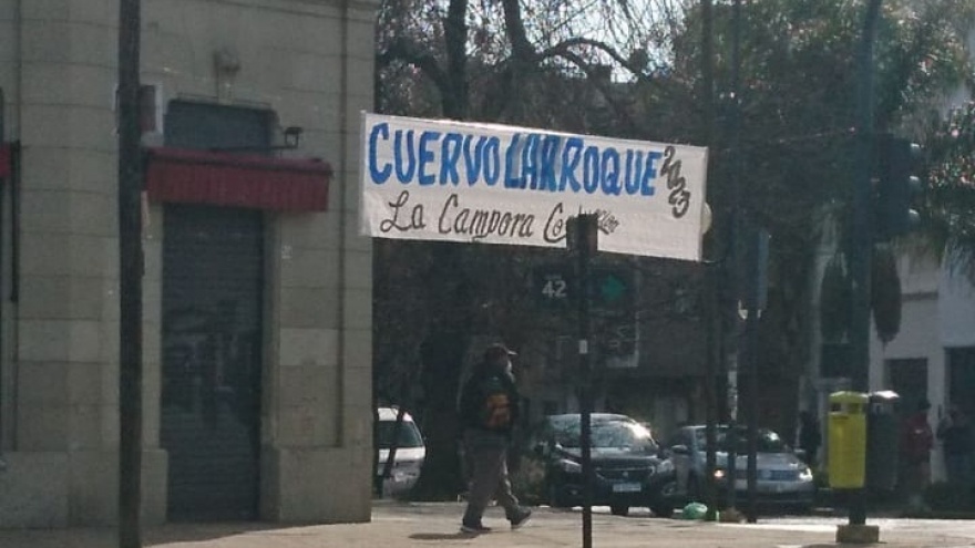 Una campaña anacrónica de Larroque y Tolosa Paz despertó la interna del peronismo platense