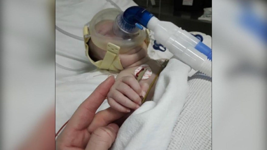IOMA: La burocracia y el desamor ponen en riesgo de vida a una bebe