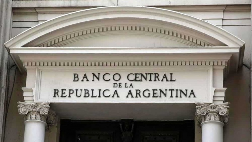 Dólar: El Banco Central suspendió a 4.500 personas por operar en el mercado de cambio