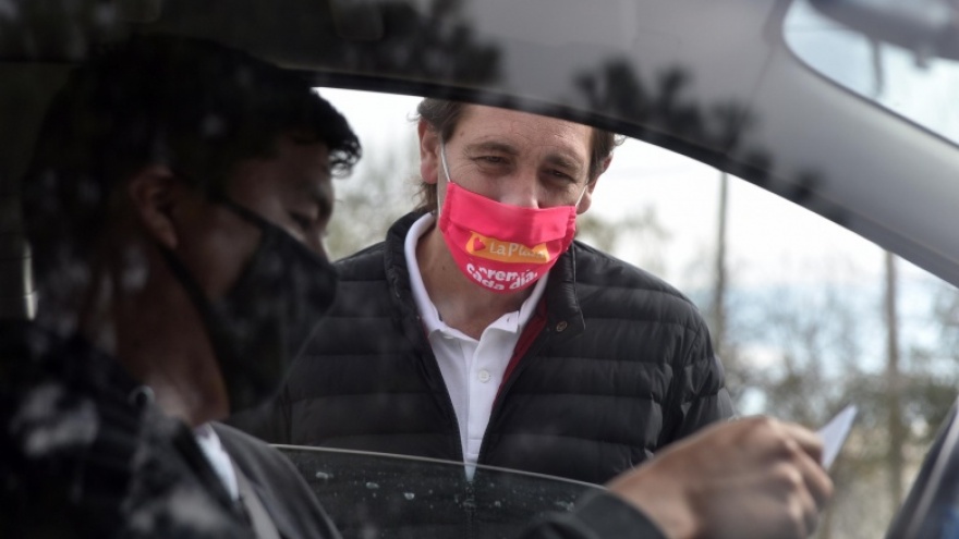 La Plata: Los expertos que asesoran a Garro proponen “ir hacia una apertura progresiva con protocolos”