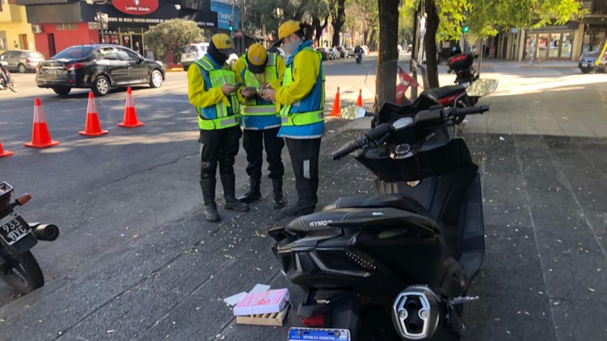Un agente de tránsito de Larreta con la credencial vencida le retuvo la moto al economista Giacomini