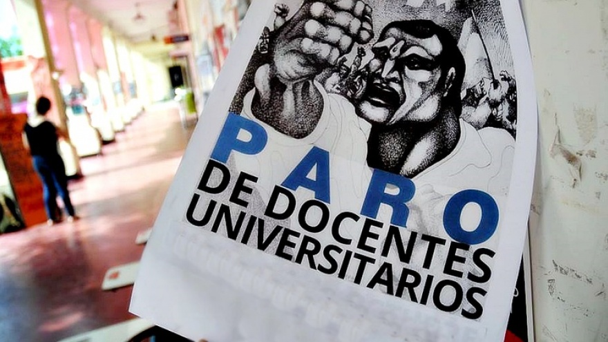 Los docentes universitarios paran en reclamo de una recomposición salarial